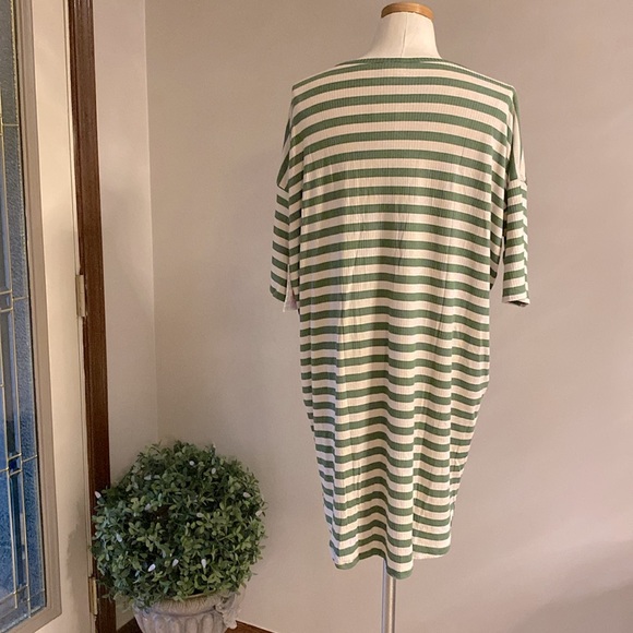 LulaRoe women’s sage green and white striped high-low top short sleeve size M - Picture 6 of 11